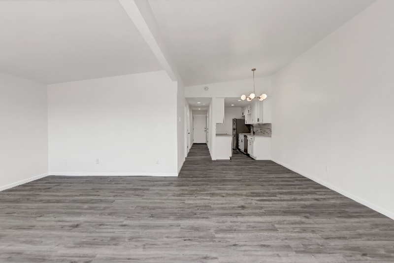 Building Photo - 10607 Des Moines Memorial Dr