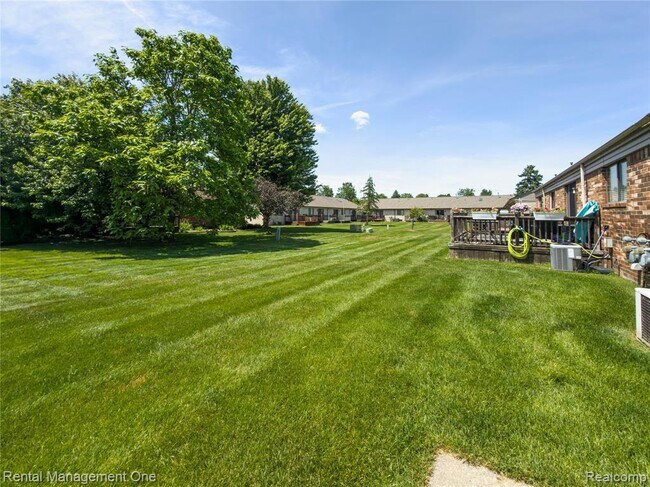 Building Photo - 11575 Lynhurst Dr