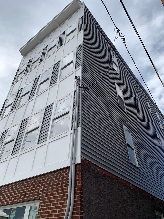 Building Photo - 75 Coles St