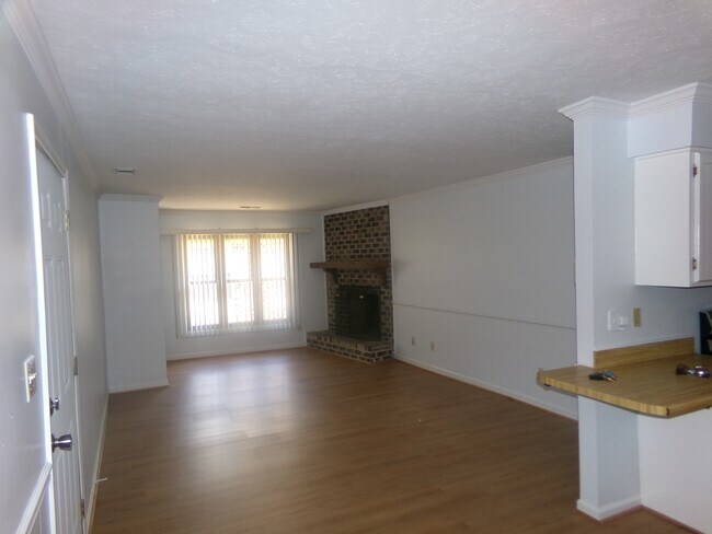 Building Photo - 406 75th Ave N