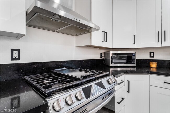 Building Photo - 9005 Feather River Ct