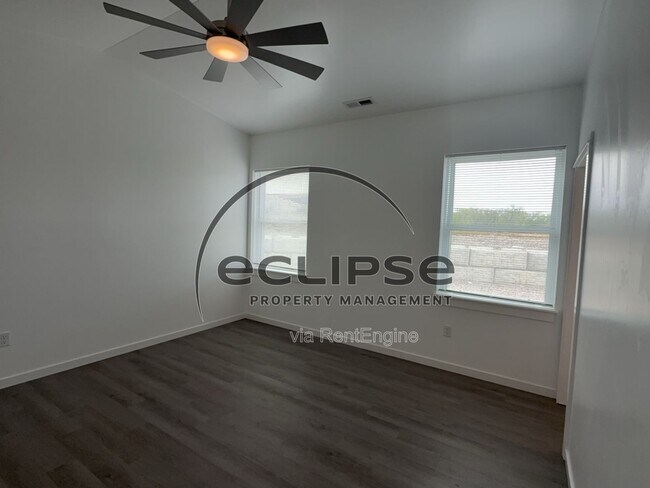 Building Photo - 147 Buena Vista Dr
