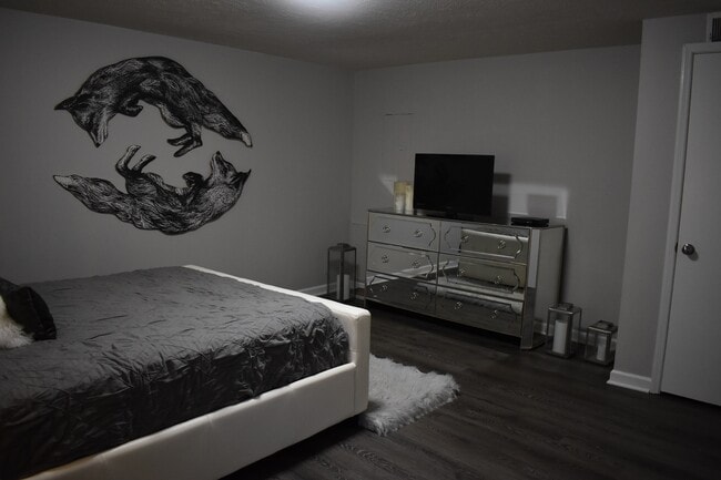 Building Photo - 610 River Rouge Dr, Unit A