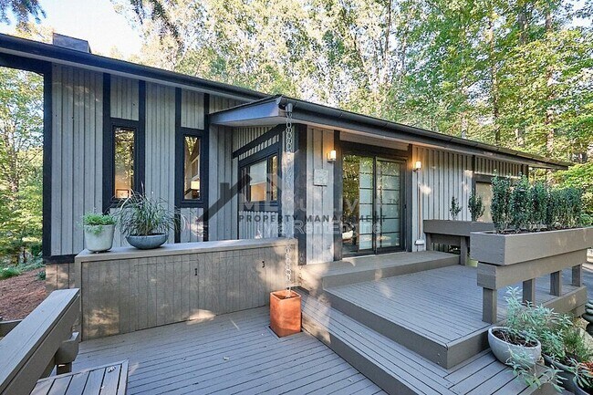Building Photo - 500 Bayberry Dr