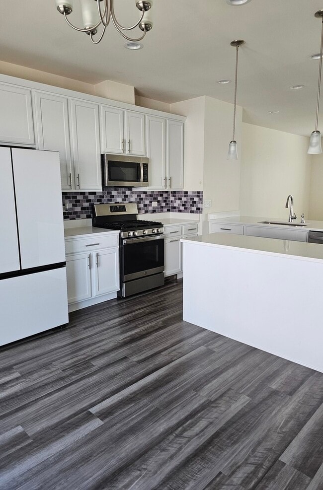 Building Photo - 858 Finley Dr