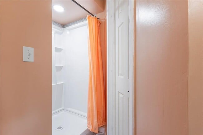 Building Photo - 32 Lawnacre Dr