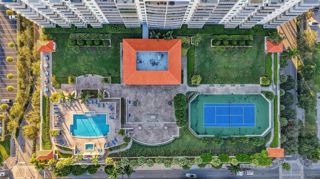 Building Photo - 3020 NE 32nd Ave