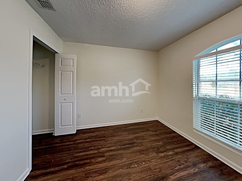 Building Photo - 96405 Commodore Point Dr