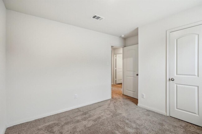 Building Photo - 1040 Riverdale Cove