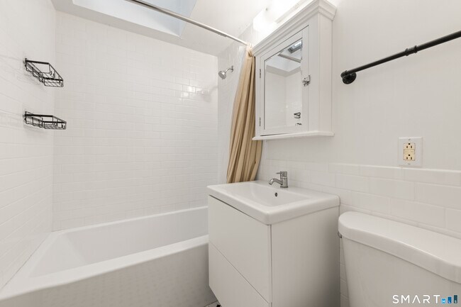 Building Photo - 527 Danbury Rd