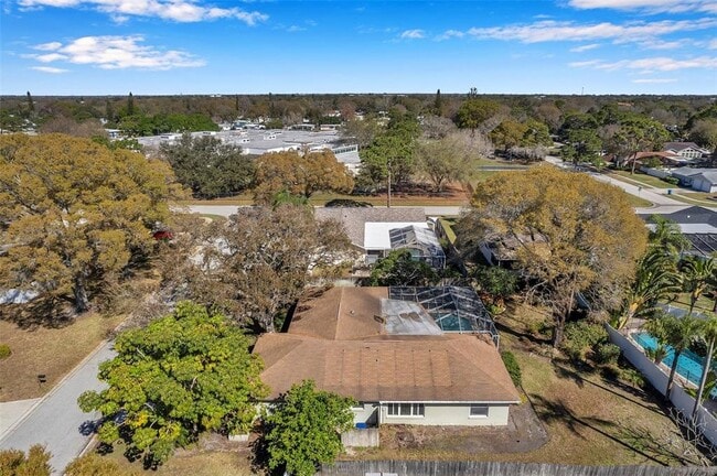 Building Photo - 8789 Maplewood Rd