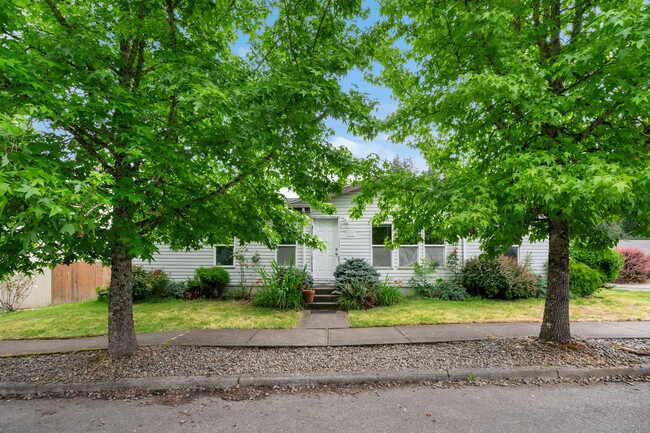 Building Photo - 3BR House Available in Pleasant Valley