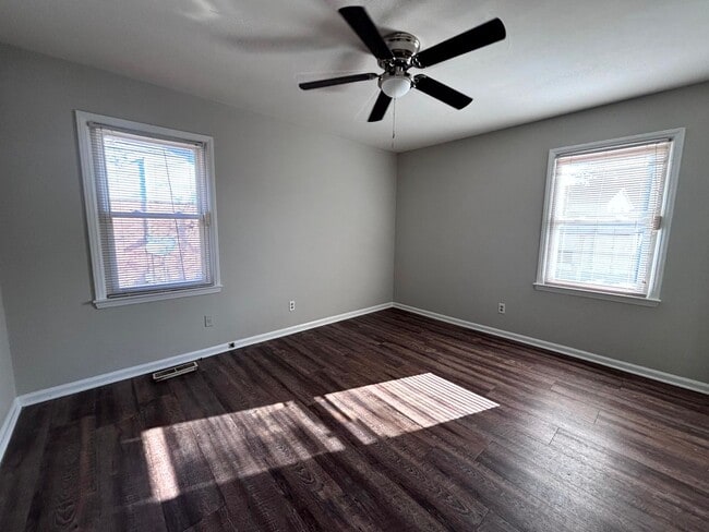 Building Photo - 557 Waterbury Dr