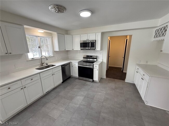 Building Photo - 22350 S Woodland Rd