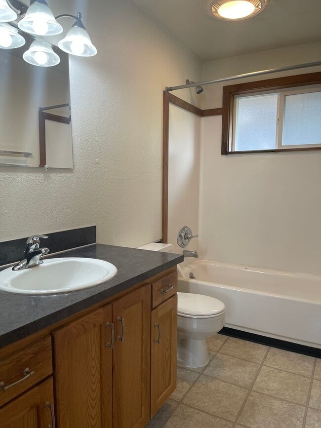 Building Photo - Coming Soon - 2 Bedroom, 1 Bath Duplex, Near OSU