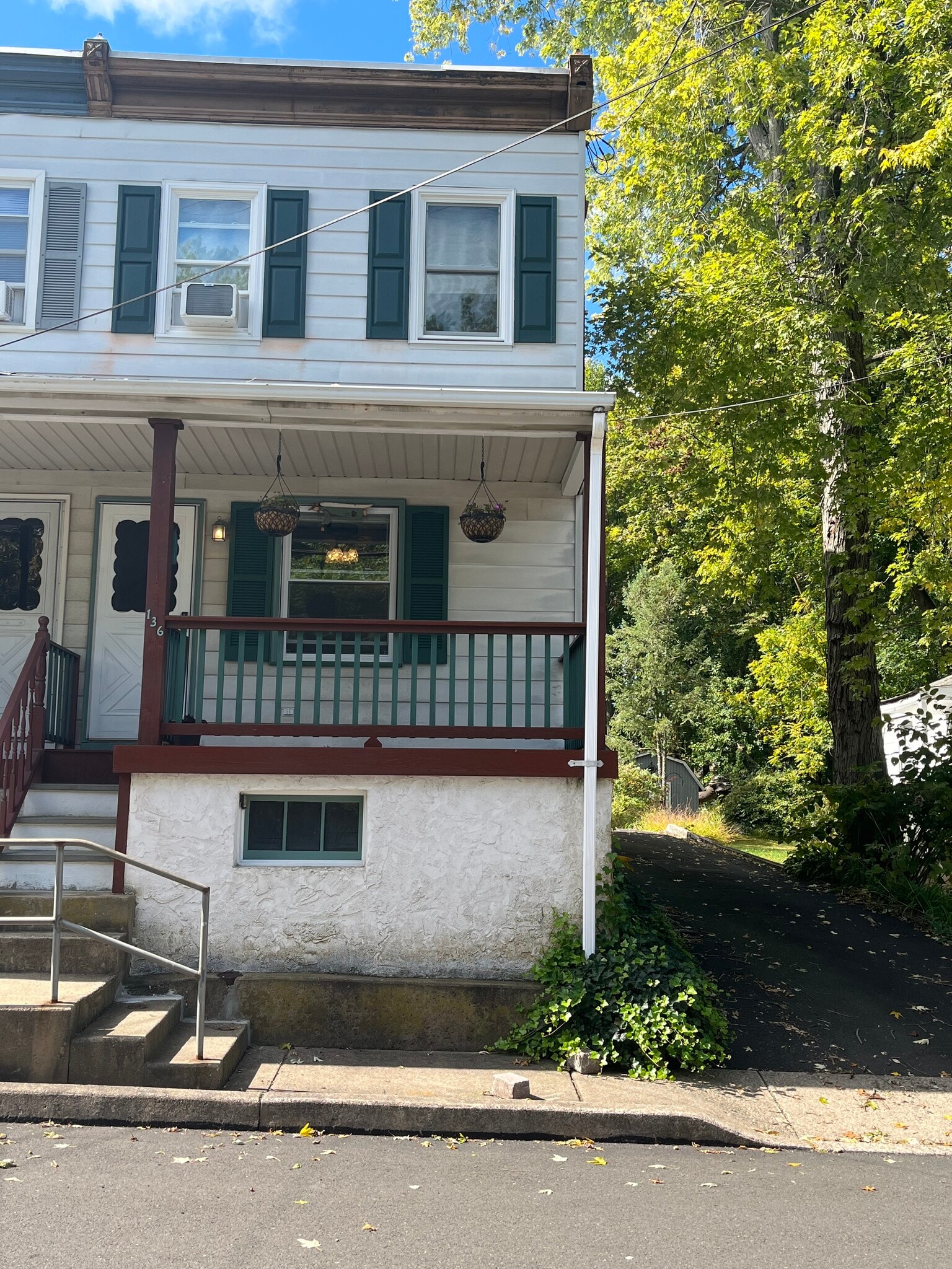 Building Photo - 136 N Green St