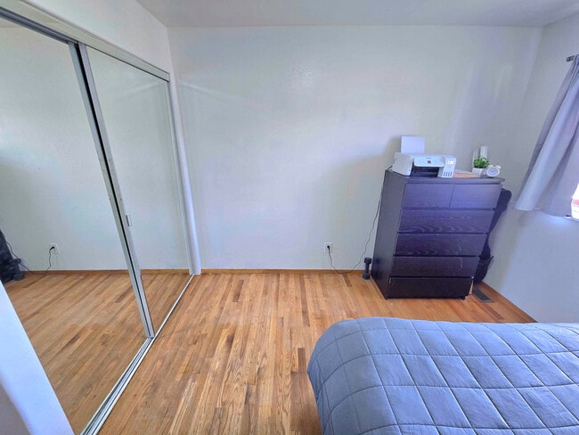 Room-1 - 2946 E 29th St