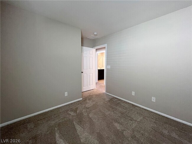 Building Photo - 5587 Lushan St