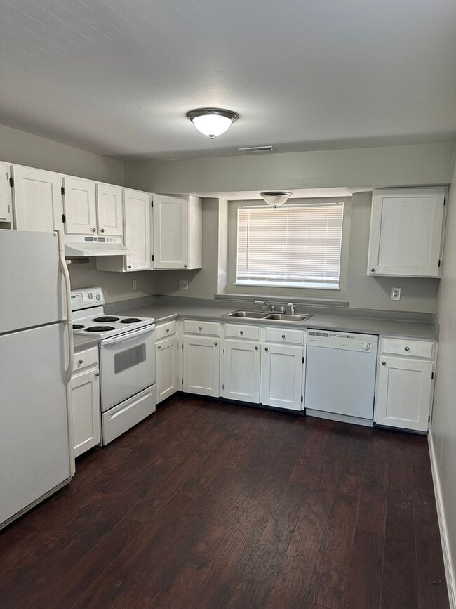 Building Photo - 1011 Mazatlan Cir