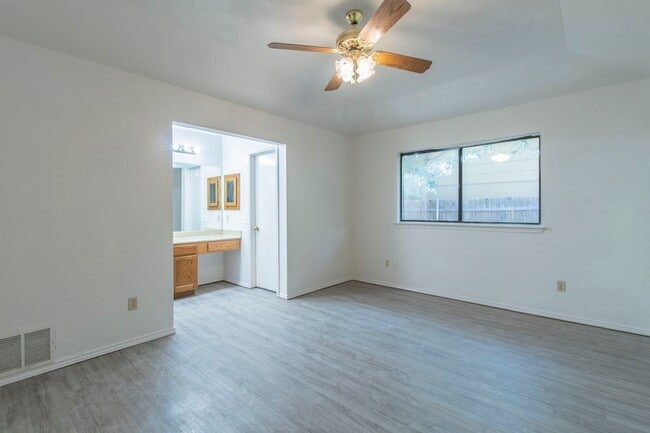 Building Photo - 7512 Down Hill Dr