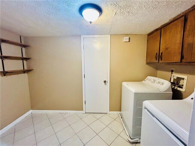 Building Photo - 2100 Old Forge Way