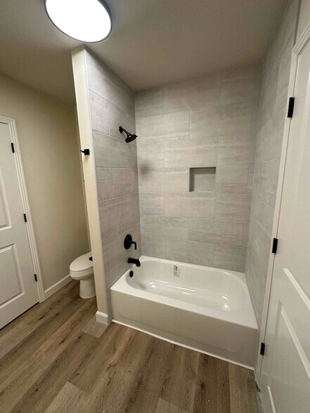 Building Photo - 716 S Pleasant Ave