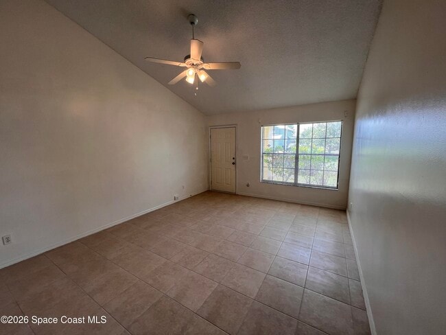 Building Photo - 818 7 Gables Cir SE