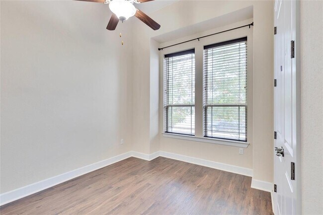 Building Photo - 14208 Tyburn Trail