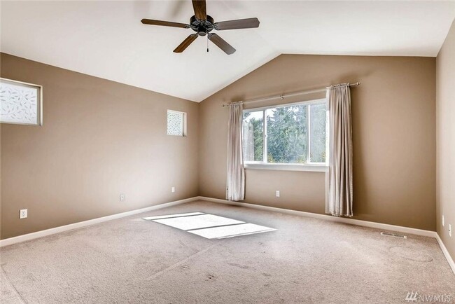 Building Photo - Charming 4 beds 3 bath house in Bothell!