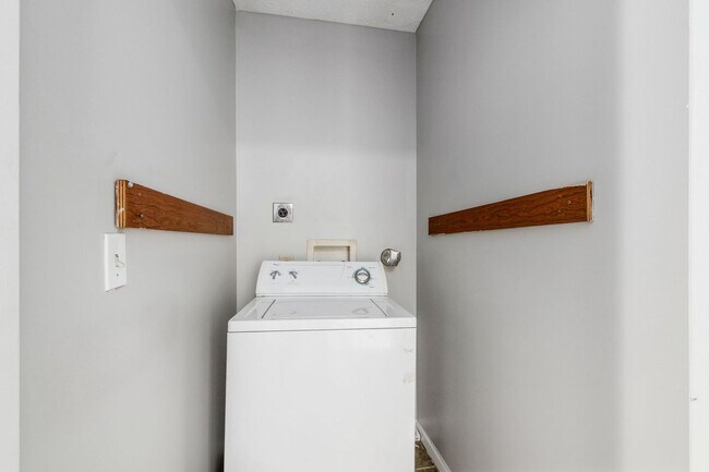 Building Photo - 78/80 Meek