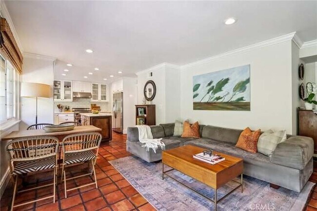 Building Photo - 2224 Aralia St