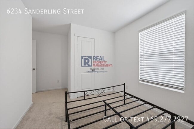 Building Photo - 6234 Sanderling St