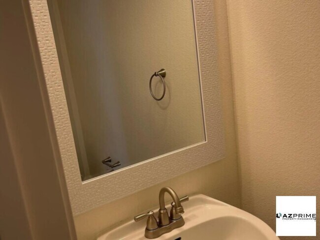 Building Photo - Beautiful home for you