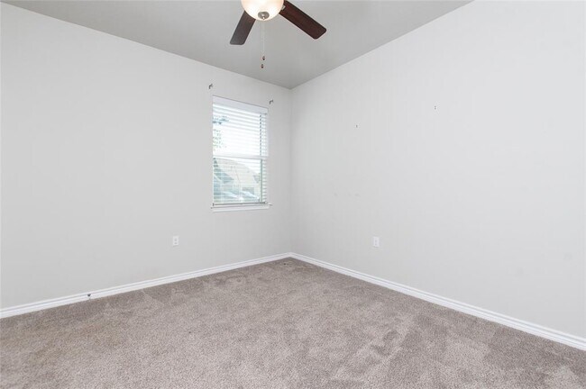 Building Photo - 121 Lafitte Dr