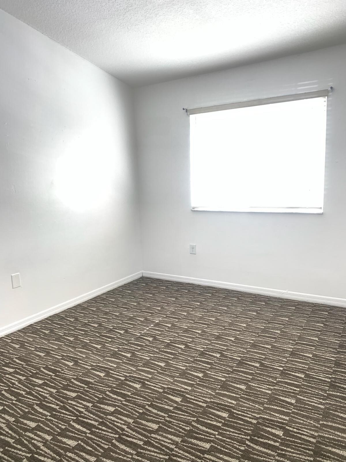 Building Photo - 980 NE 33rd Ter