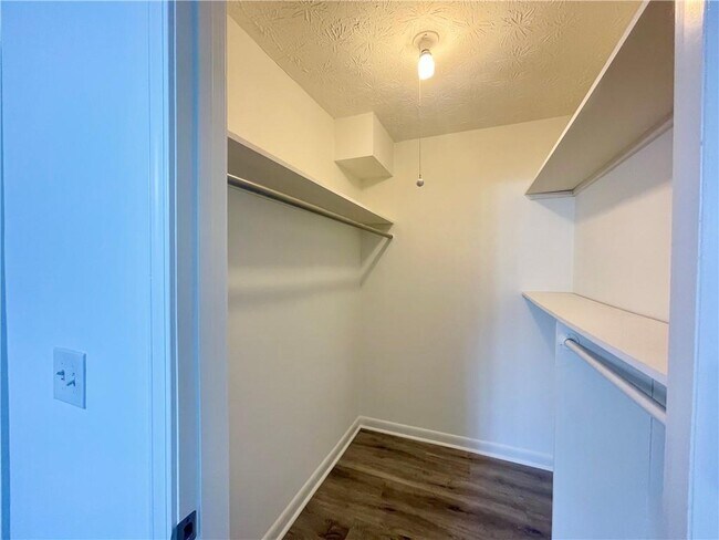 Building Photo - 320 Park Ridge Cir