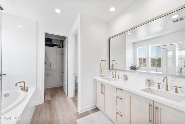 Building Photo - 20843 Acorn Cir