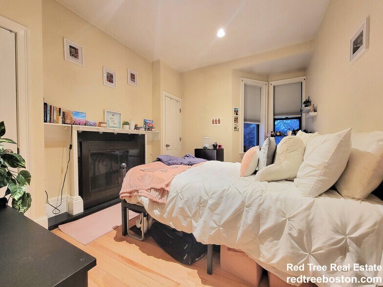 Building Photo - 1203 Beacon St