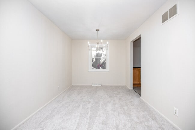 Building Photo - Home in Far North Peoria