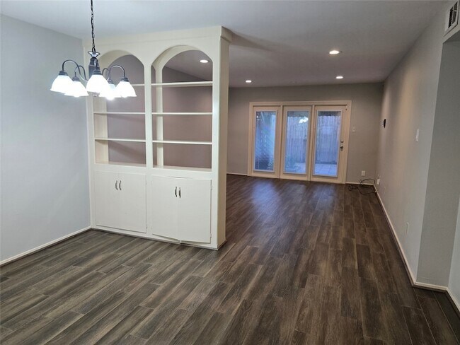 Building Photo - 12968 Trail Hollow Dr