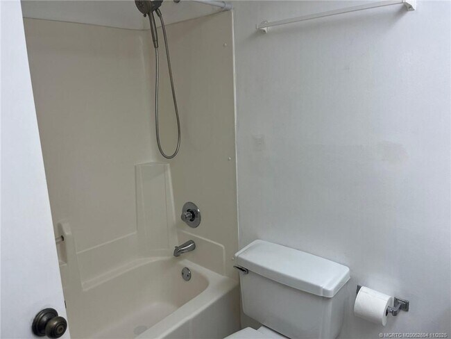 Building Photo - 1290 SE Parkview Pl