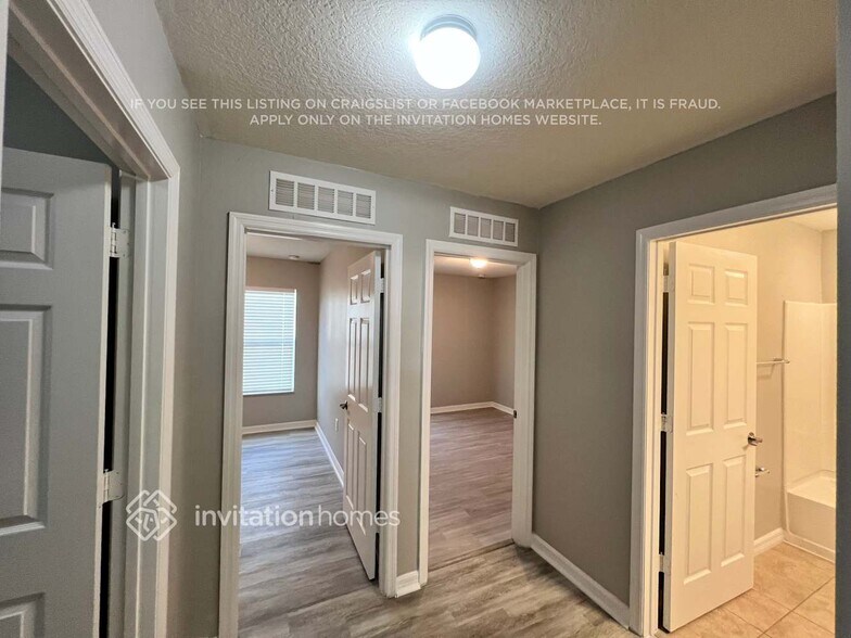 Building Photo - 5450 NW Pine Trail Cir