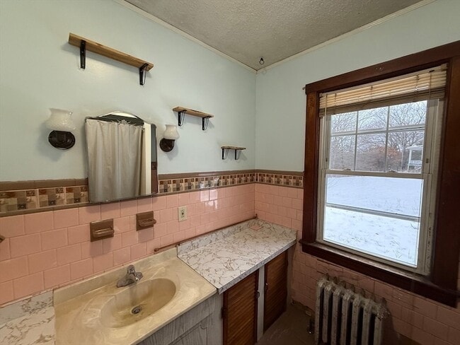 Building Photo - 931 Worcester Rd