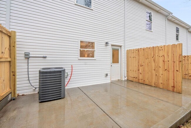 Building Photo - 914 Power St