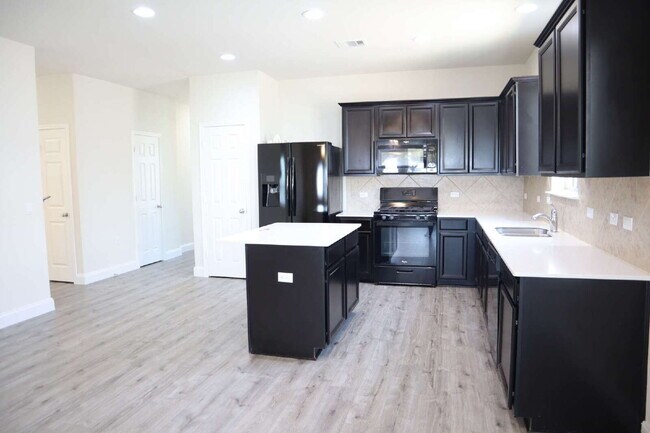 Building Photo - "Charming 3-Bed, 2-Bath Oasis in Austin!!