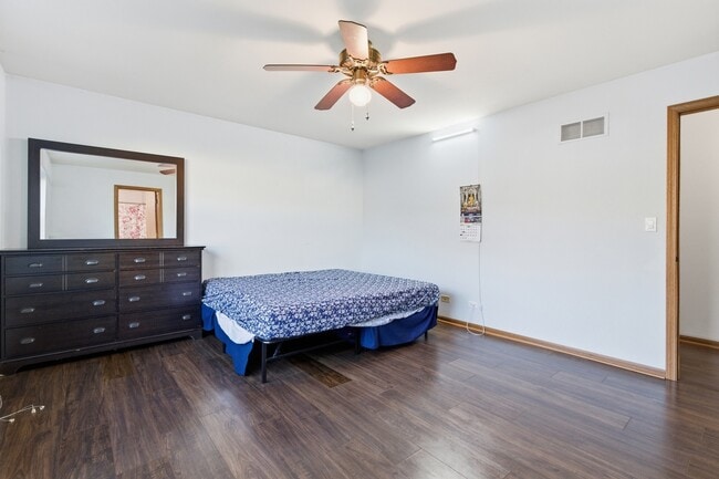 Building Photo - 1297 Woodlake Dr