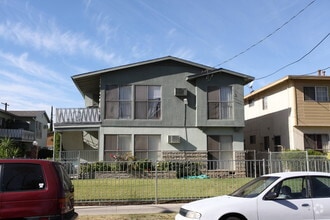 Building Photo - Variel Apartments