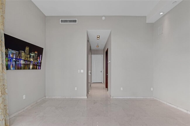 Building Photo - 900 Brickell Key Blvd
