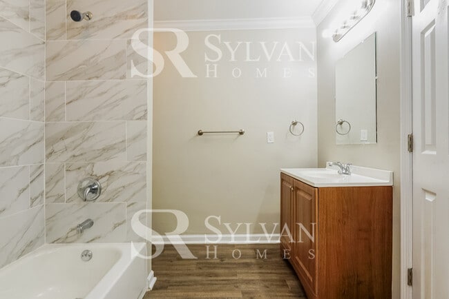 Building Photo - Your dream home awaits