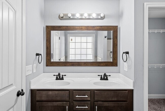 Building Photo - 771 Banister Dr